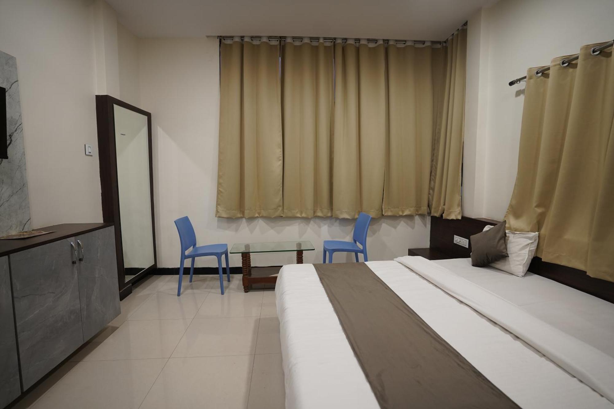 Hotel Dev Kripa Udždžain Exteriér fotografie