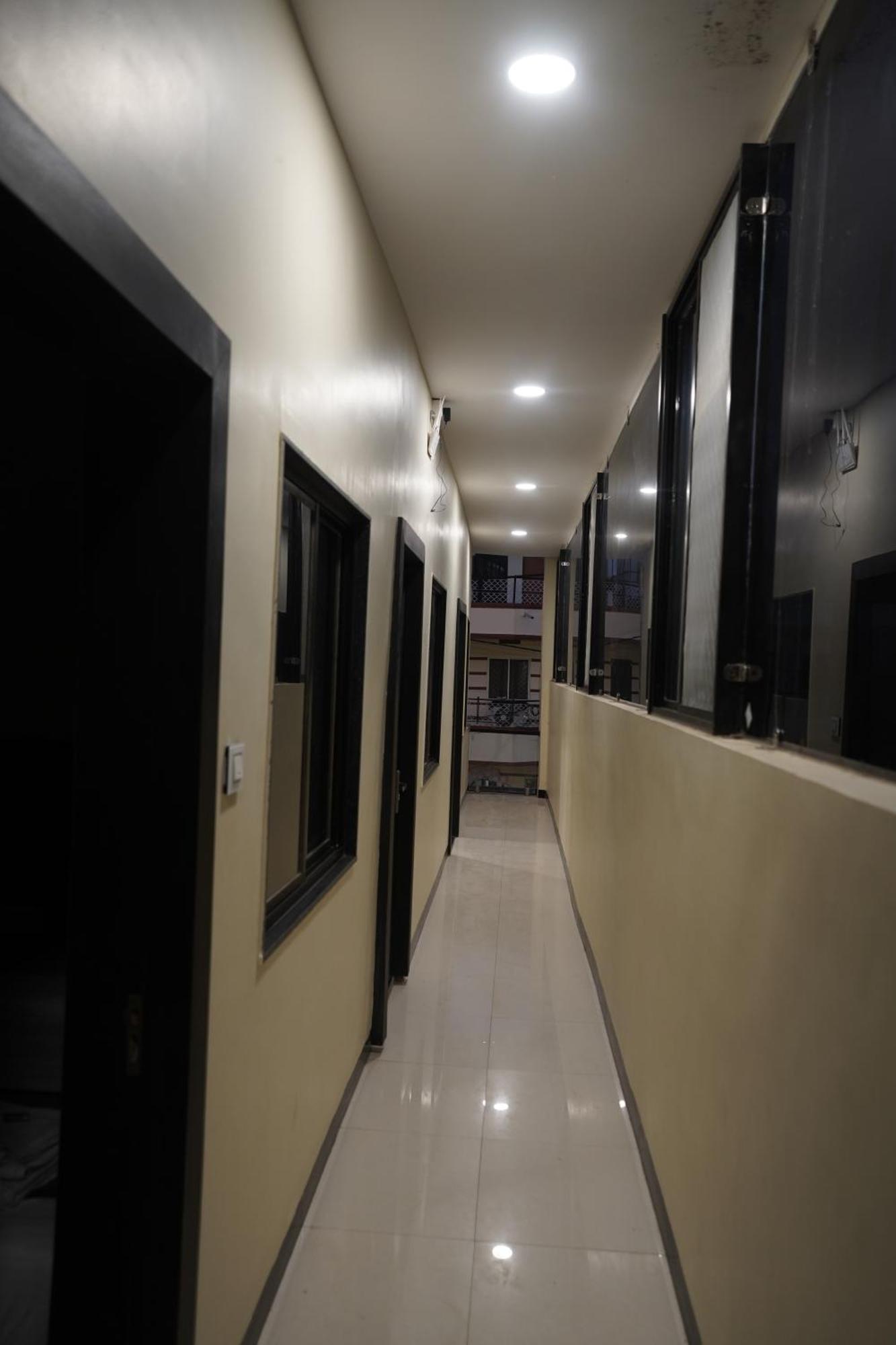 Hotel Dev Kripa Udždžain Exteriér fotografie