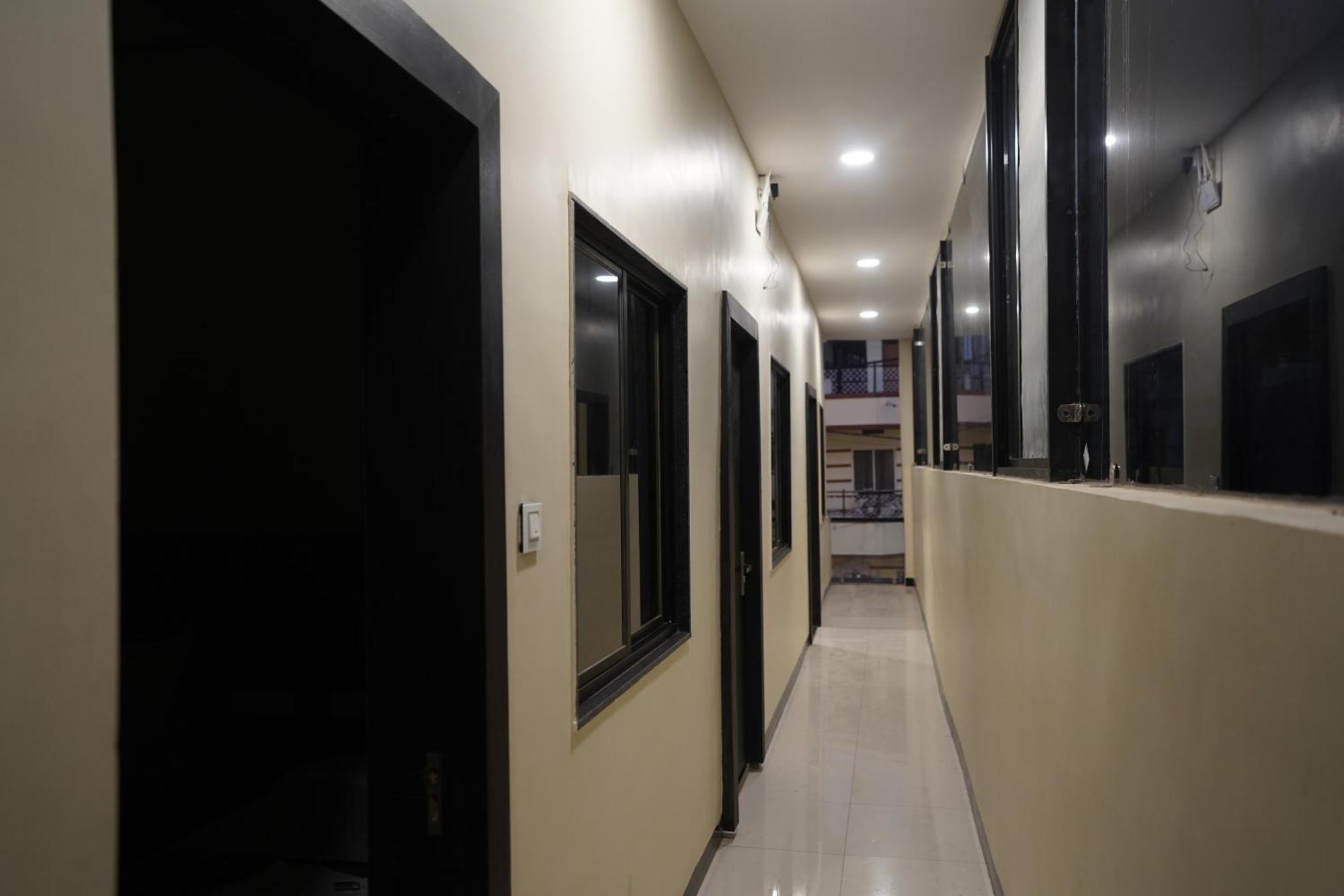 Hotel Dev Kripa Udždžain Exteriér fotografie
