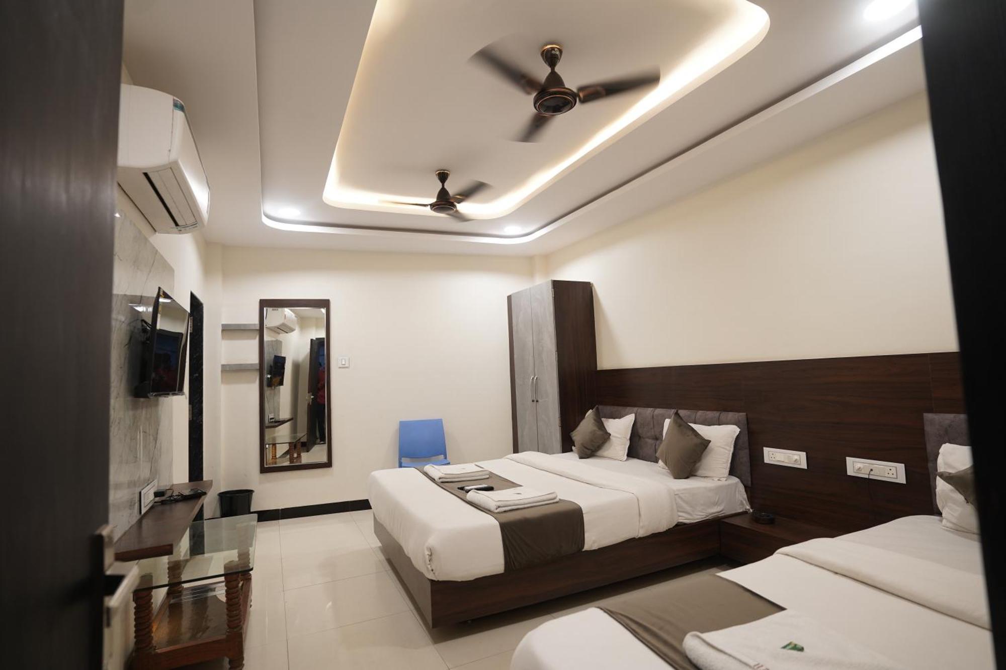 Hotel Dev Kripa Udždžain Exteriér fotografie
