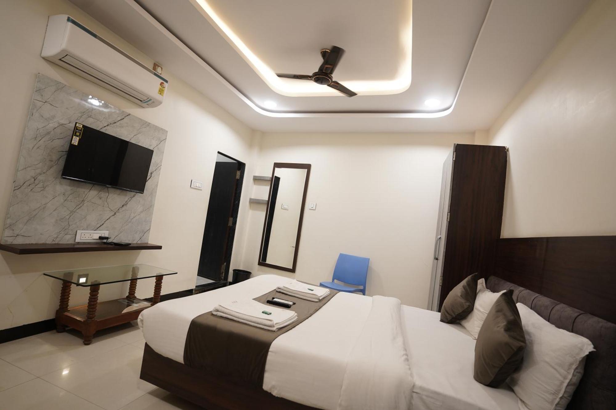 Hotel Dev Kripa Udždžain Exteriér fotografie