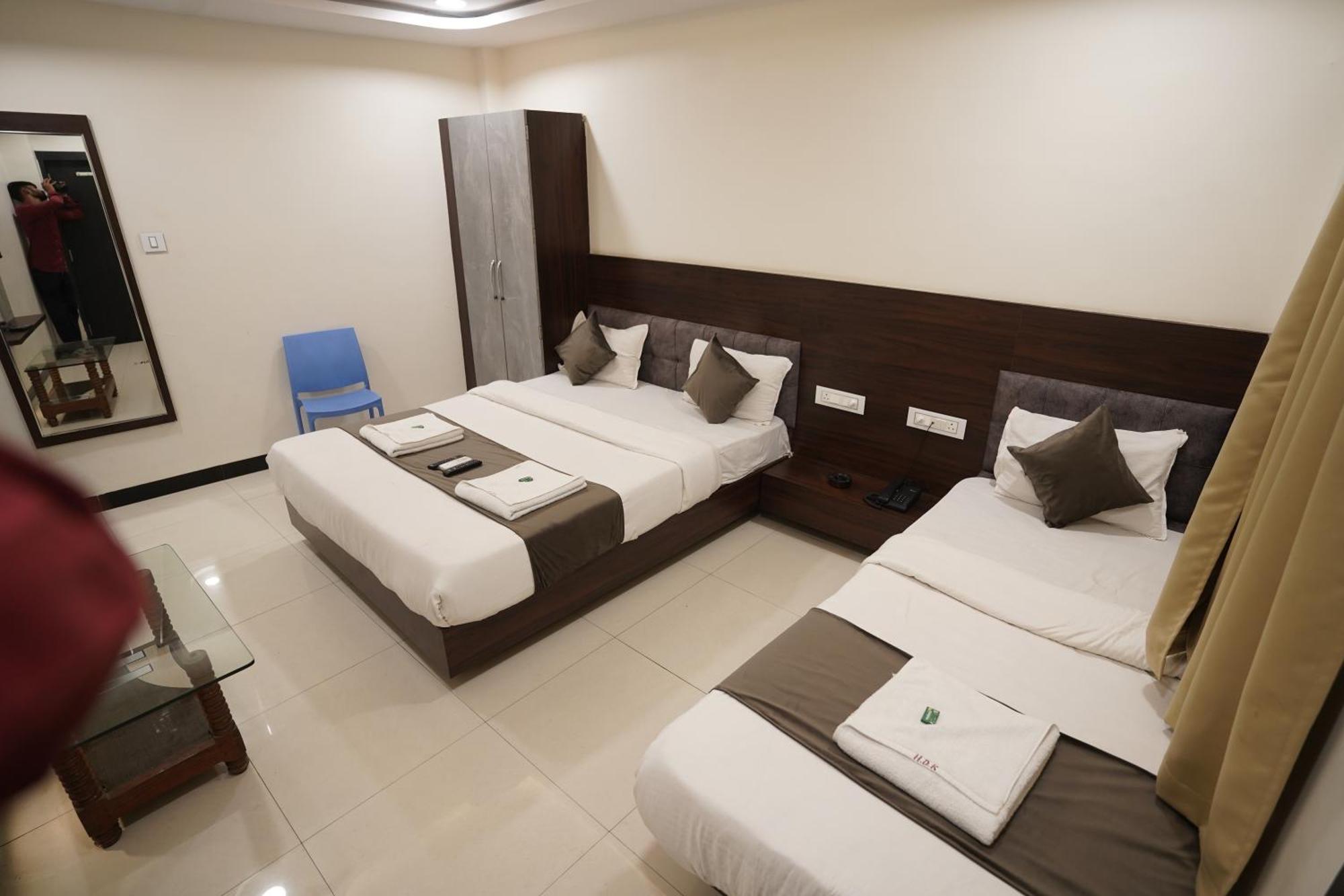 Hotel Dev Kripa Udždžain Exteriér fotografie