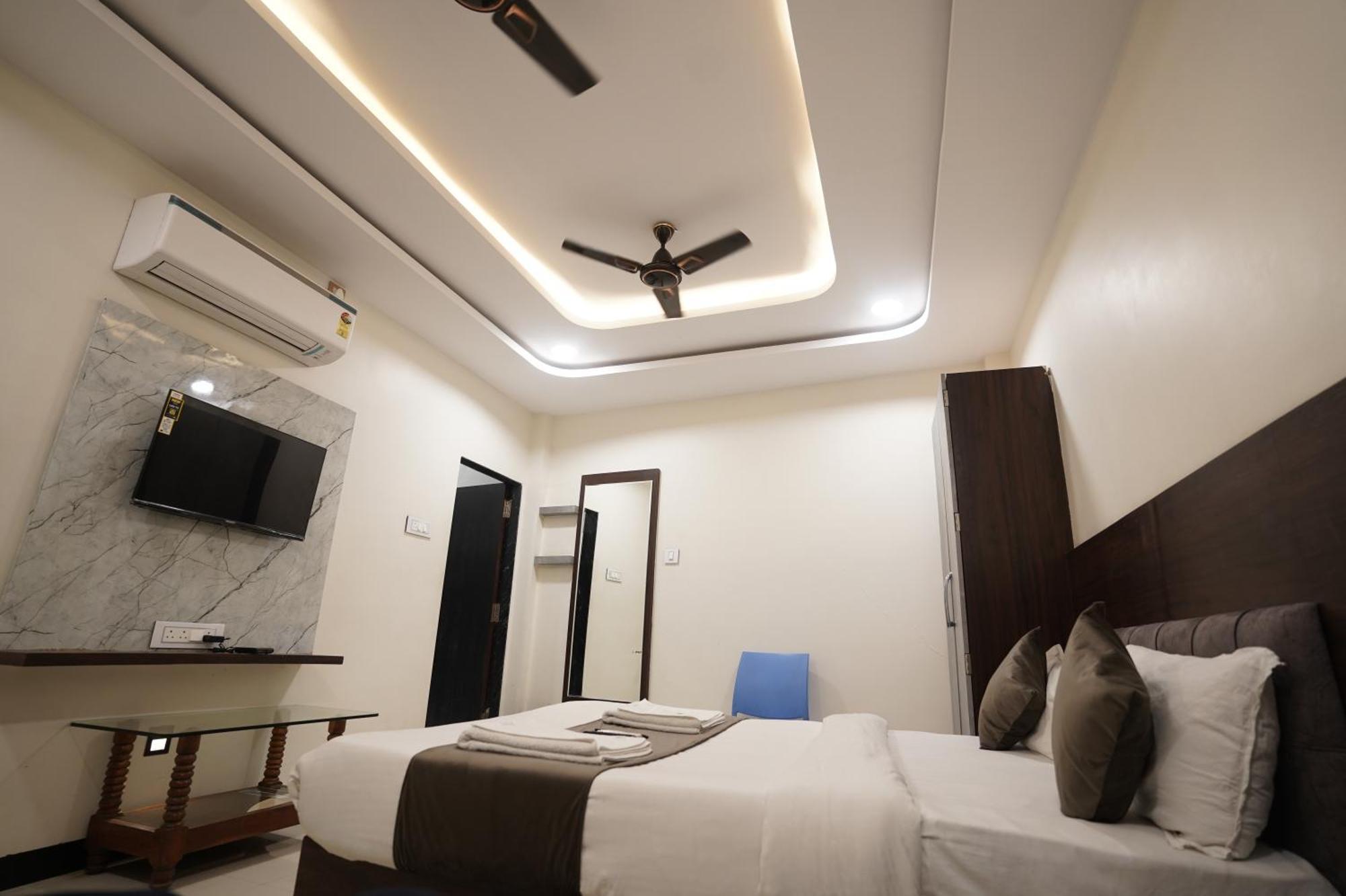 Hotel Dev Kripa Udždžain Exteriér fotografie
