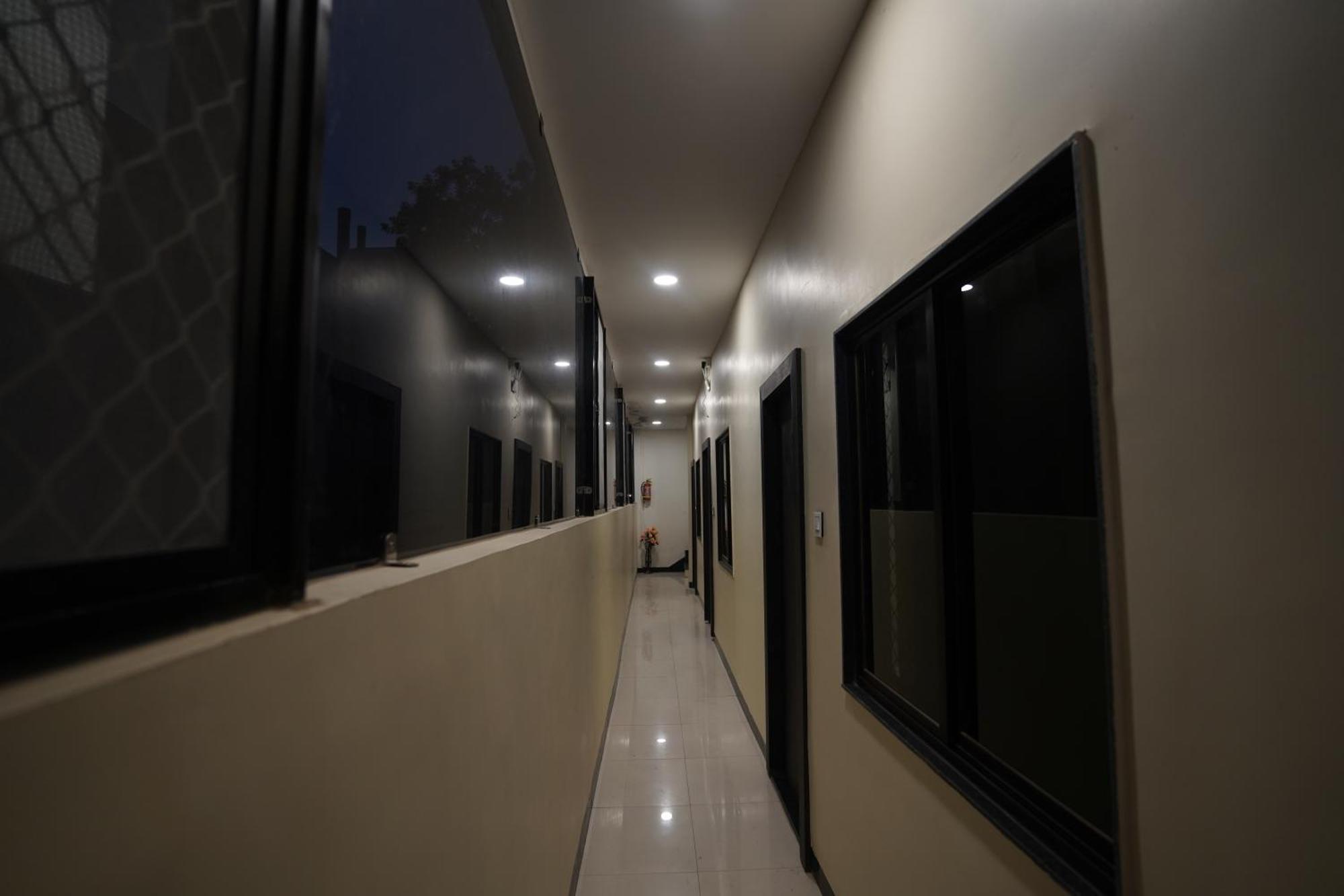 Hotel Dev Kripa Udždžain Exteriér fotografie