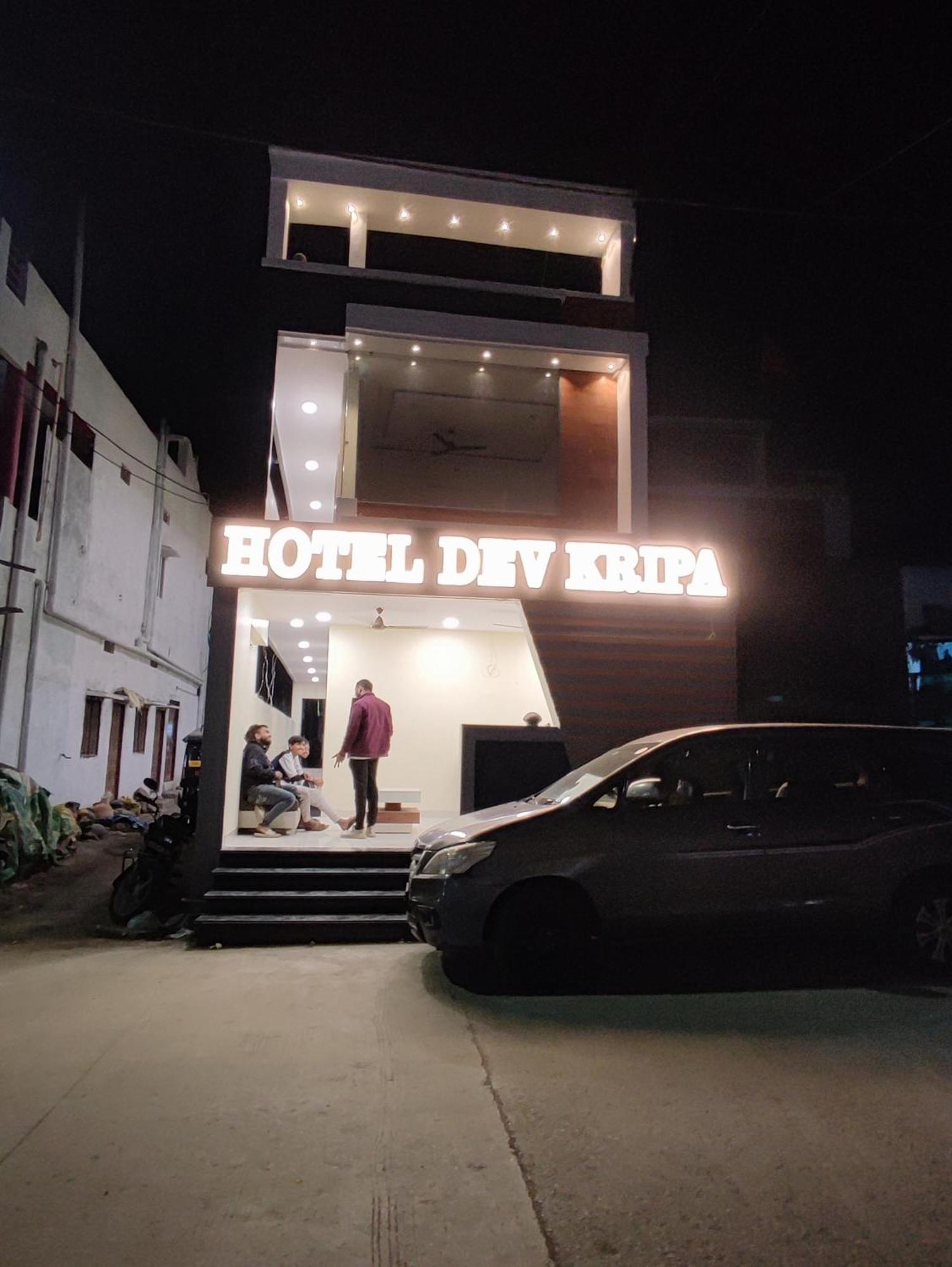 Hotel Dev Kripa Udždžain Exteriér fotografie