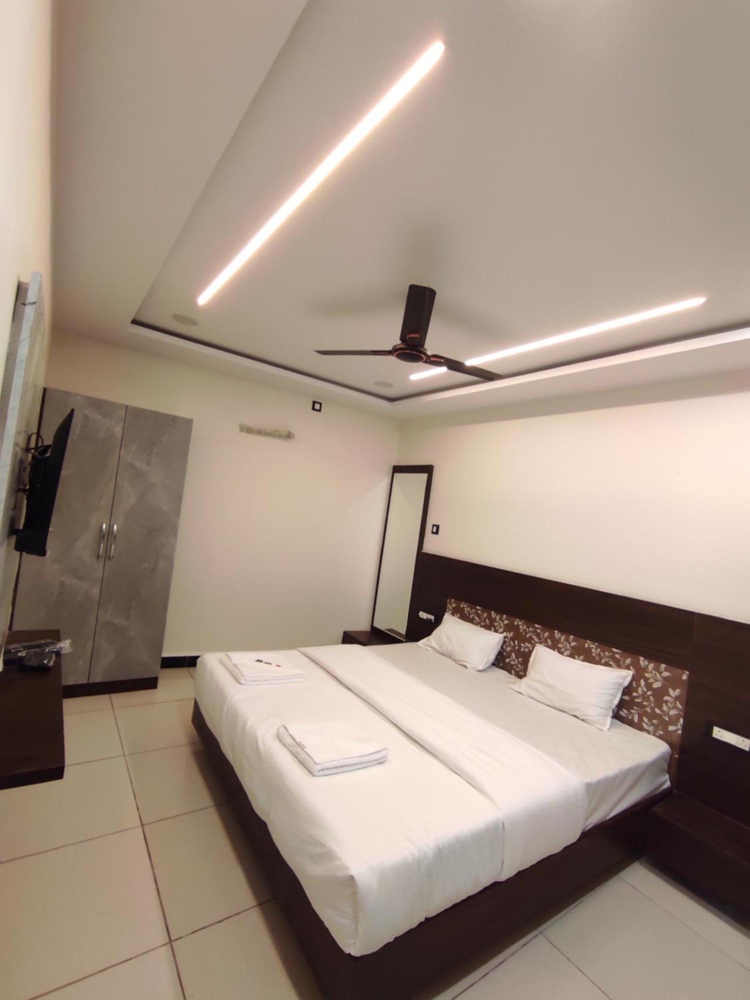 Hotel Dev Kripa Udždžain Exteriér fotografie
