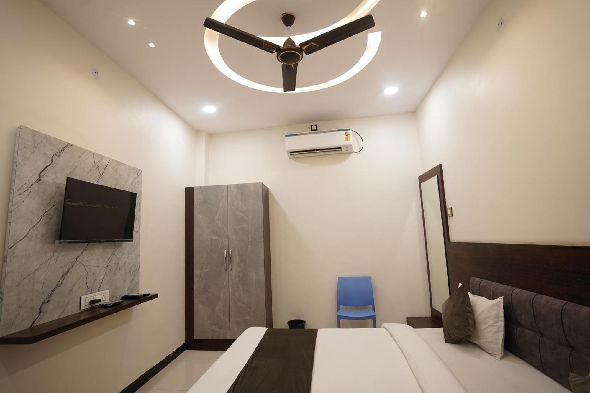 Hotel Dev Kripa Udždžain Exteriér fotografie